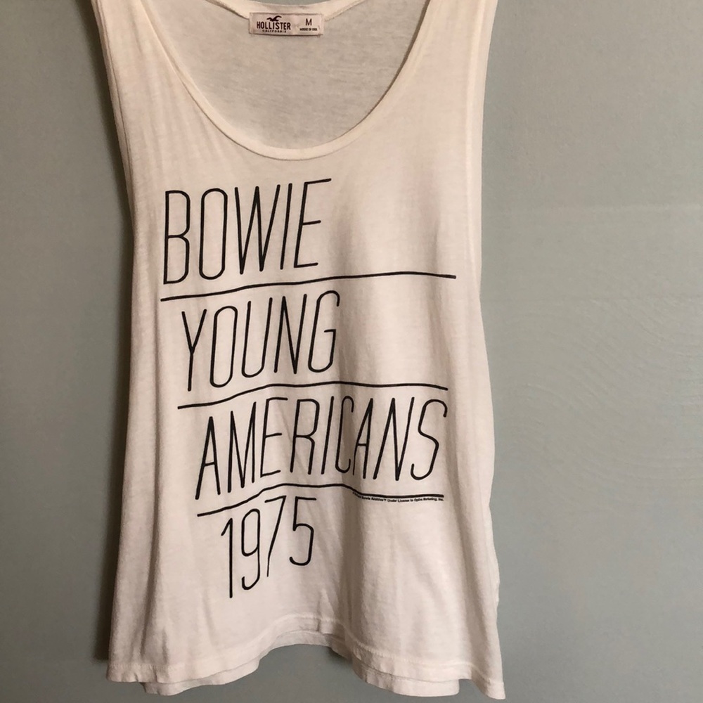 Hollister low-cut armhole tank top ( WORN ONCE)